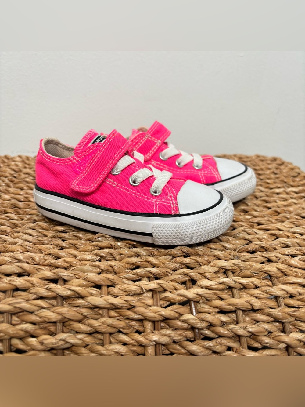 Girls Toddler Shoes Converse Sneakers Low Top Hot Pink Size 6